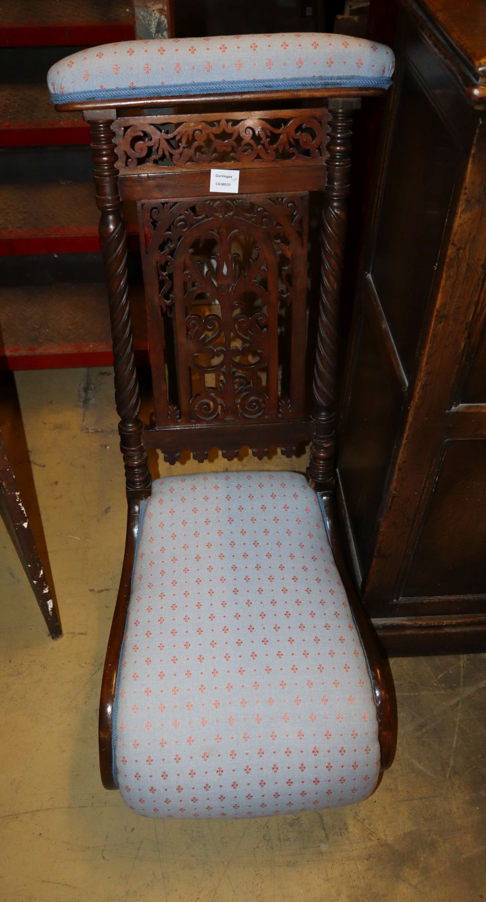 A Victorian simulated rosewood prie dieu chair